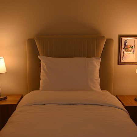 Niche Boutique Hotel Tirana Exteriör bild