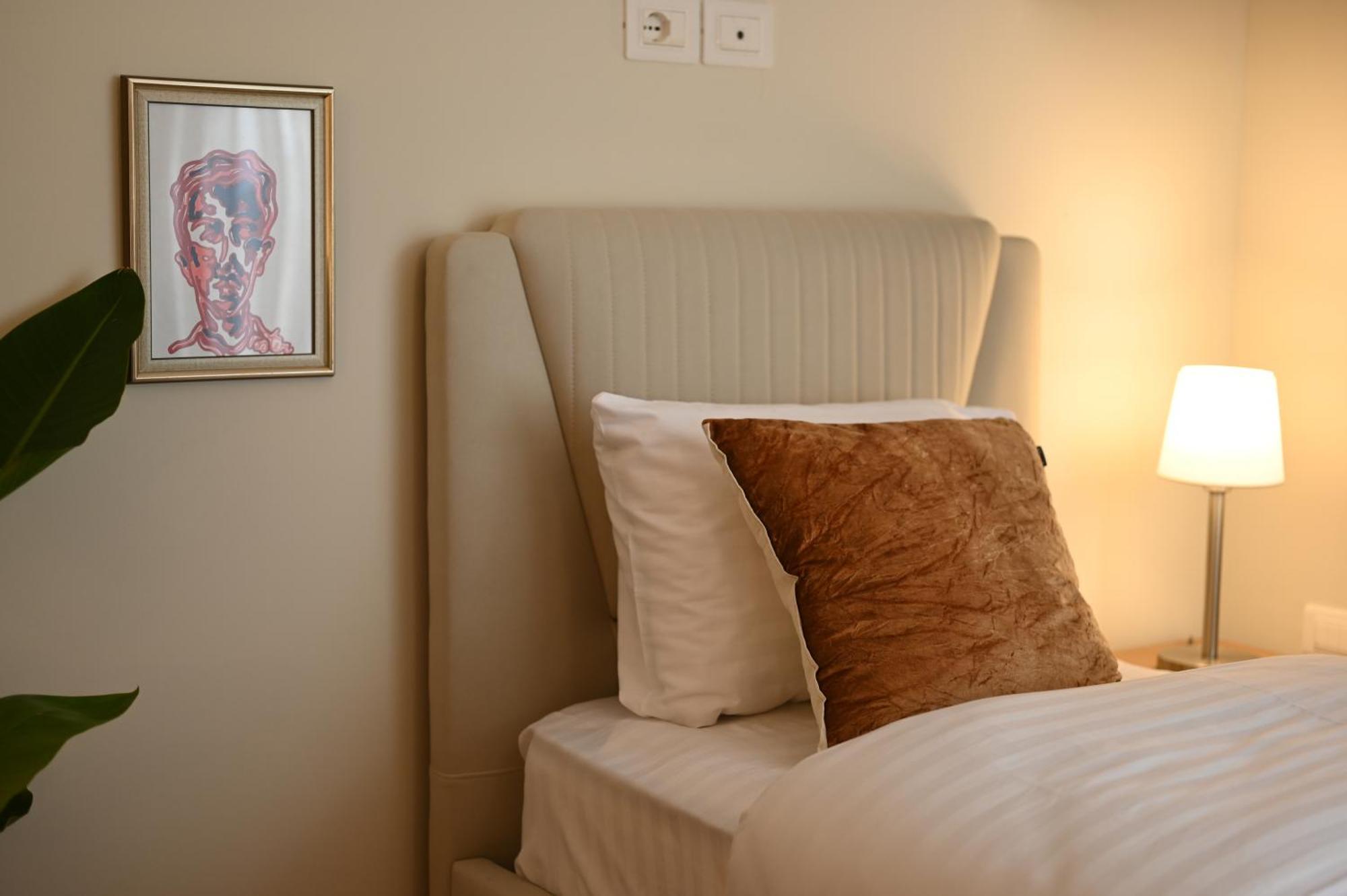 Niche Boutique Hotel Tirana Exteriör bild